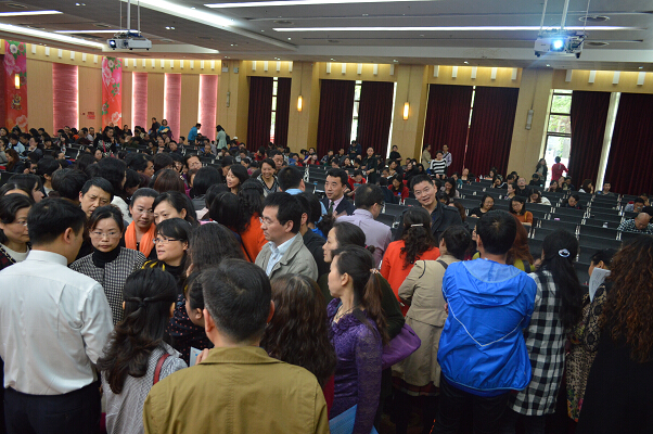 1459649763882039914.jpg 锦宏老师现场咨询.jpg